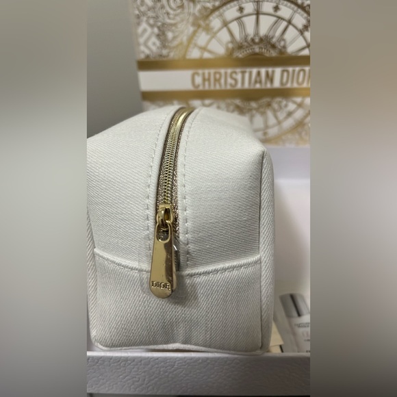 New, unused and Authentic Holiday edition Dior gift set - Picture 8 of 9